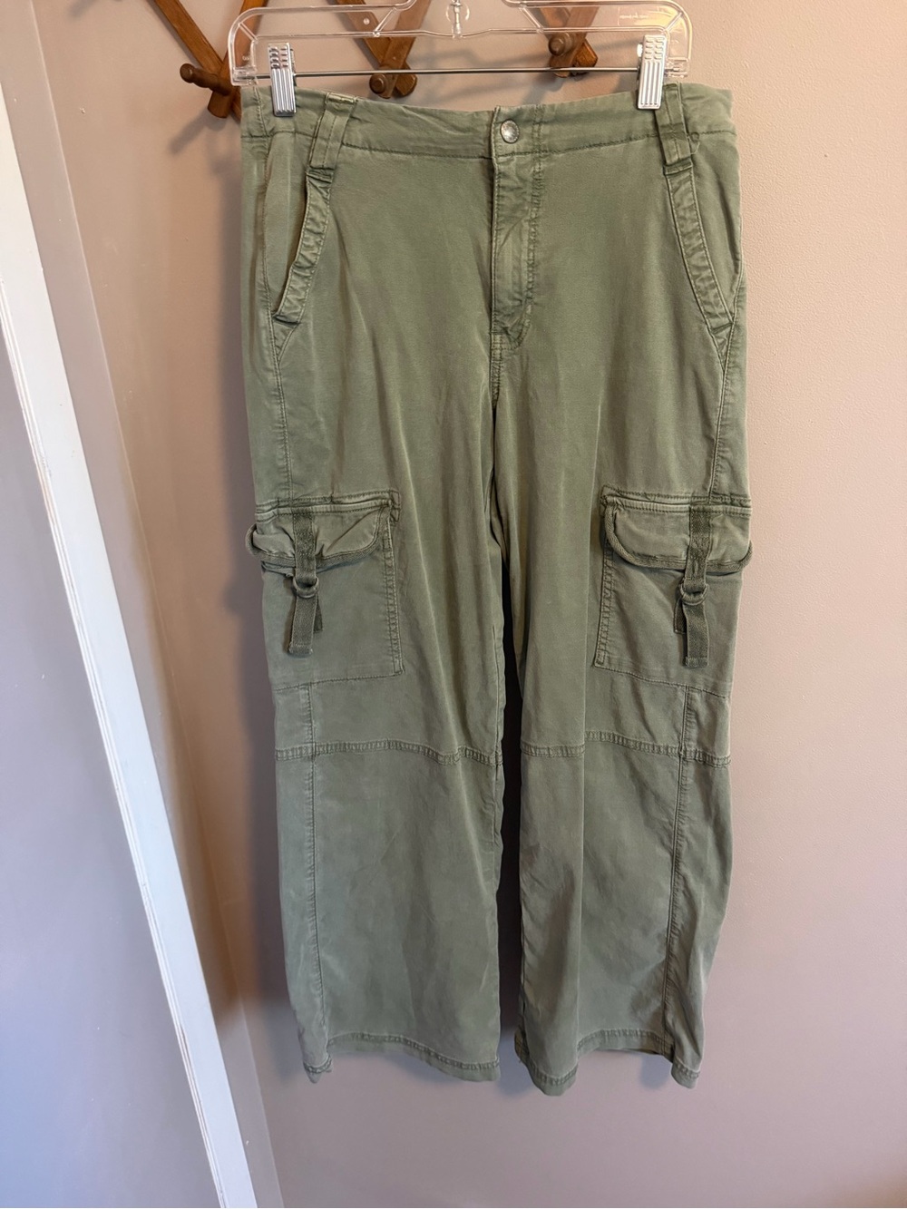 American Eagle Stretch Cargo Pants Olive Green 2 Short